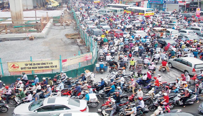 'Trảm' các điểm rào chắn gây ùn tắc giao thông Ùn tắc như nêm tại công trình hầm chui Thanh Xuân. Ảnh: Anh Trọng