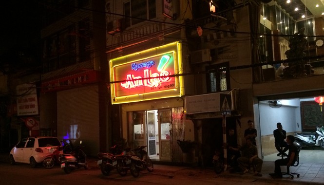 “Vòi bạch tuộc” ở phố nhà nghỉ: Từ “cò mồi” đến bẫy khách làng chơi Quán massage có tiếng chặt chém tại ngõ Hàng Bột