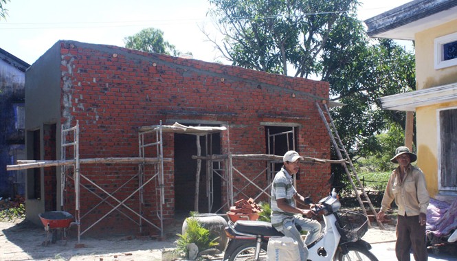 Đổ xô xây nhà chờ đền bù dự án 4 tỷ USD Nhà cửa được xây lên trong vùng dự án sắp giải tỏa. Ảnh: Nguyễn Thành