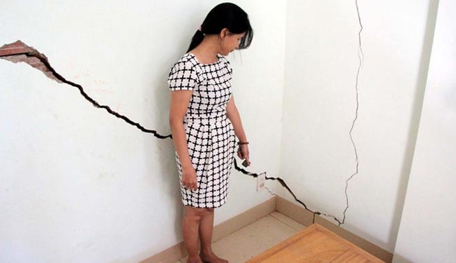 Xây chung cư cao cấp làm hỏng nhà dân Xây chung cư cao cấp làm hỏng nhà dân