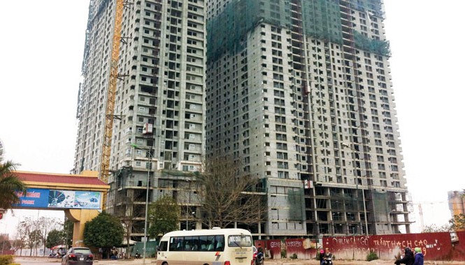 Bất động sản “bội thực” nguồn cung Khách hàng mua nhà dự án Gemek Tower (Lê Trọng Tấn, Hà Nội) bị nhân viên môi giới lập sàn BĐS khống lừa bán nhà.