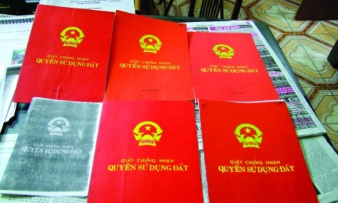 44% phải 'lót tay' khi làm sổ đỏ Ảnh minh họa