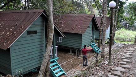 Bãi bỏ việc cho xây nhà nghỉ trên đỉnh Hòn Bà Bungalow giữa rừng đặc dụng Hòn Bà.
