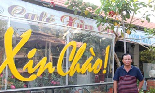 Ngòi nổ Suốt tuần, nóng từ trên bờ xuống biển là vụ ông Tấn chủ quán Xin Chào ở Bình Chánh, TPHCM sắp phải ra vành móng ngựa vì tội thiếu giấy phép kinh doanh. Ảnh: Zing