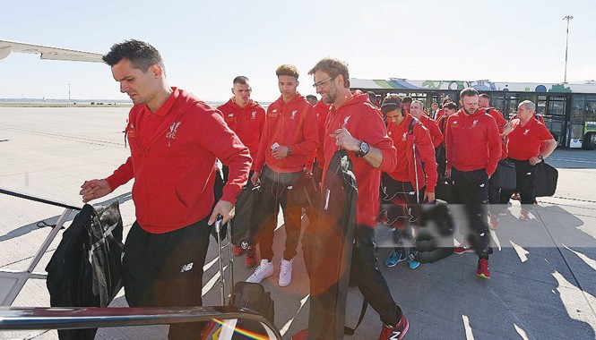 Chung kết Europa League: Liverpool không ngán ĐKVĐ Sevilla Thầy trò HLV Klopp đặt chân đến Basel chuẩn bị cho trận chung kết. Ảnh: GETTY IMAGES