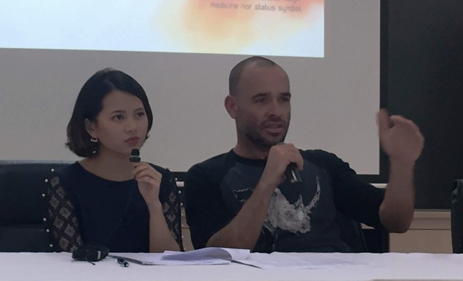 Sao Hollywood kêu gọi bảo vệ tê giác Diễn viên Paul Blackthorne chia sẻ về chiến dịch “Việt Nam ơi, bảo vệ tê giác”. Ảnh: Nguyễn Hoài