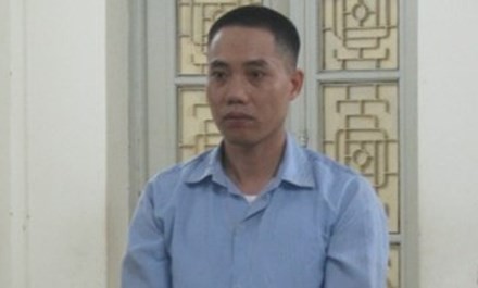 Đi tù vì đưa người trốn đi nước ngoài vẫn không chừa Phạm Đình Kiên tại phiên toà.