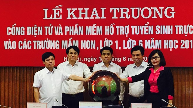 Phụ huynh chưa mặn mà với tuyển sinh qua mạng Đăng ký tuyển sinh trực tuyến là giải pháp giúp người dân tiết kiệm thời gian, công sức.