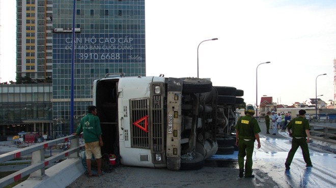Theo chân tài xế đường dài - Bài cuối: Thập diện mai phục TNGT là nỗi khiếp đảm đối với cánh tài xế đường dài.