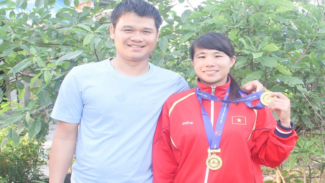 Những tuyển thủ… bỗng dưng đoạt vé tới Rio Hồ Thị Lý (phải) có thể xem là VĐV may mắn nhất Đoàn TTVN có vé đến Olympic 2016. Ảnh: T.N