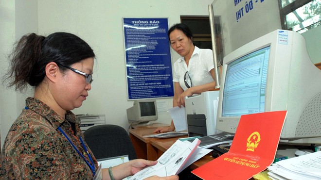 Tràn lan phân lô, bán nền trục lợi Văn phòng đăng ký nhà đất cấp giấy chủ quyền cho người dân.