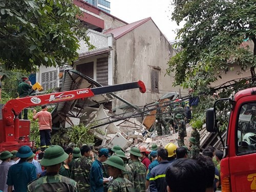 Vụ sập nhà 8 người thương vong: Giám sát và quản lý không thể vô can Vụ sập nhà 8 người thương vong: Giám sát và quản lý không thể vô can