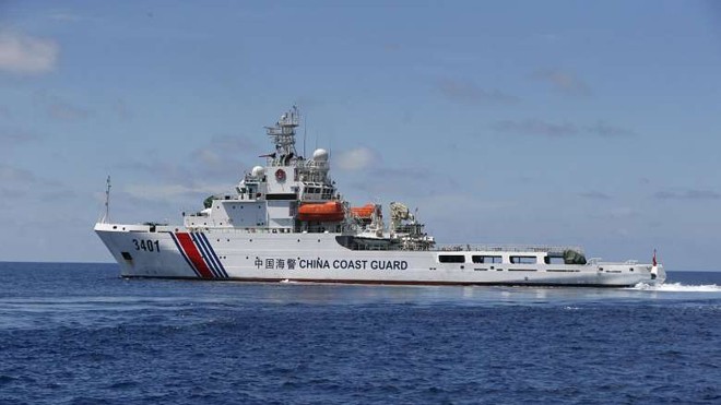Đặc phái viên Philippines sang Trung Quốc “phá băng” Ngư dân nhiều nước Đông Nam Á thường xuyên tố cáo tàu hải cảnh Trung Quốc quấy phá họ trên biển Đông. Ảnh: Strait Times