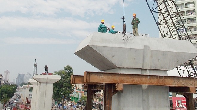 Bóc mẽ nhà thầu Trung Quốc tại các dự án trọng điểm Hà Nội Cùng với việc chậm tiến độ nhiều năm, dự án ĐSĐT Cát Linh-Hà Đông do nhà thầu Trung Quốc thi công còn đội giá thêm 7.100 tỷ đồng. Ảnh: Trọng Đảng
