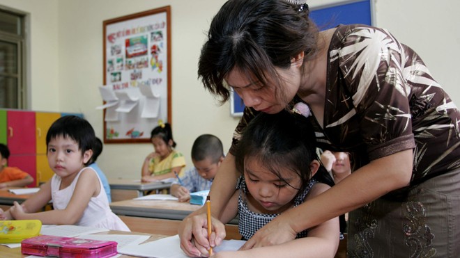 Đánh giá học sinh tiểu học theo các mức A,B,C Cô và trò Trường tiểu học Đoàn Thị Điểm - Hà Nội. Ảnh: Như Ý