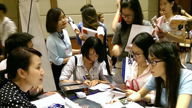 Cựu du học sinh kết nối tìm việc Rất nhiều du học sinh tìm đến Connect the dots