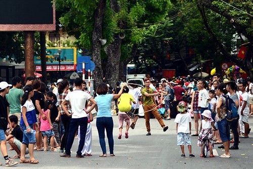 Đi bộ Phố đi bộ Hồ Gươm