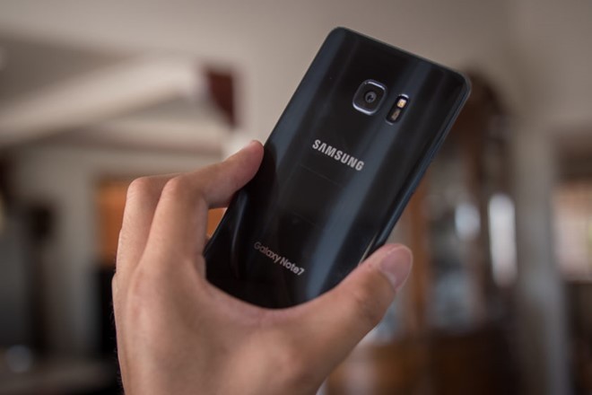 Ngừng bán Note 7: Vừa nổ pin, vừa lỗi cảm ứng? Ngừng bán Note 7: Vừa nổ pin, vừa lỗi cảm ứng?