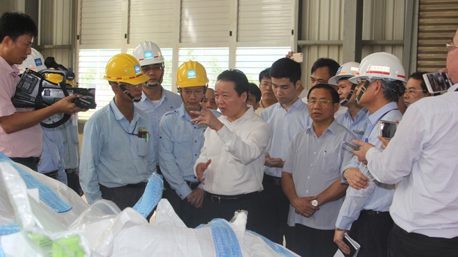Kiến nghị chỉ cho Formosa xả thải ra sông Quyền Bộ trưởng Bộ TN&MT Trần Hồng Hà kiểm tra các hạng mục trong công tác bảo vệ môi trường tại FHS sáng qua, 8/9.