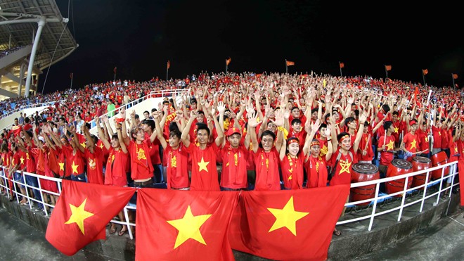 Chờ 'bão' U19 Việt Nam CĐV xem U19 Việt Nam ở Mỹ Đình 2 năm trước. Ảnh: Quang Minh