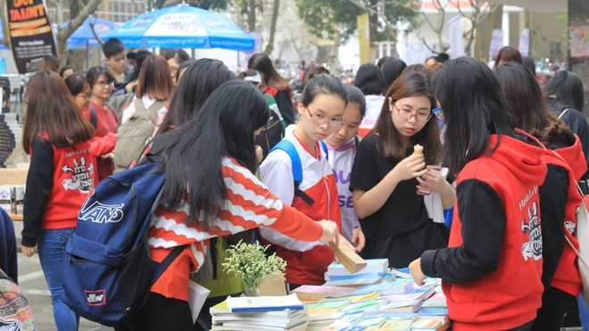 Một tuần ba hội đổi sách Hội đổi sách giờ đã thành một kiểu hội hè của sinh viên.