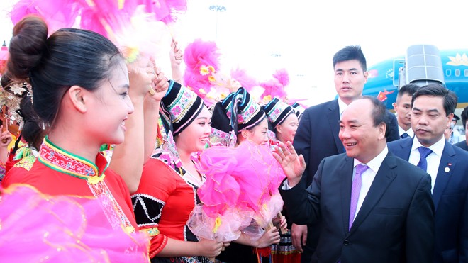 Thúc đẩy quan hệ phát triển ổn định, lành mạnh Lễ đón Thủ tướng Nguyễn Xuân Phúc tại sân bay quốc tế Wuxu Nam Ninh. Ảnh: TTXVN