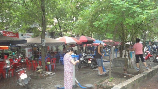 Sân chơi thành nơi bán hàng Sân chơi thành nơi bán hàng