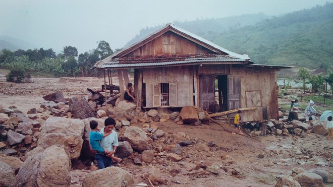 Ám ảnh sông Bung Trận lũ đá năm 1999 vùi lấp thôn Thác Cạn, xã Đại Sơ. Ảnh: Trần Tuấn