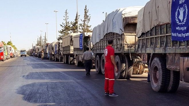 LHQ tạm dừng mọi đoàn xe viện trợ ở Syria Đoàn xe cứu trợ Syria. (Nguồn TTXVN/EPA)