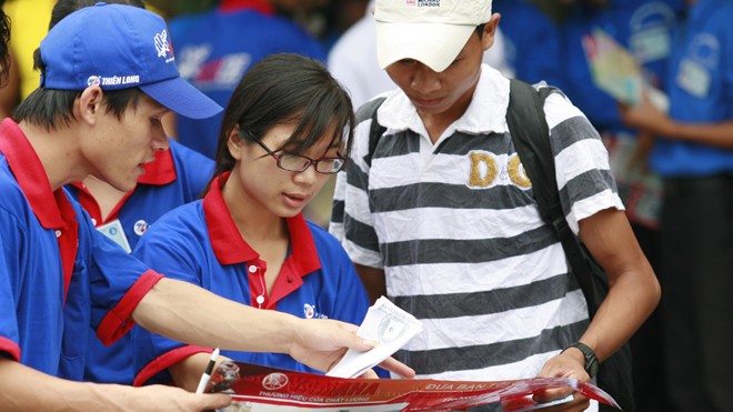 Dấu ấn, sáng tạo của sinh viên Thủ đô Sinh viên Thủ đô tiếp sức mùa thi. Ảnh: Hồng Vĩnh