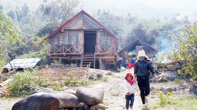 Đại tiệc xứ Ê Đê Căn nhà mới của Mí Luân.