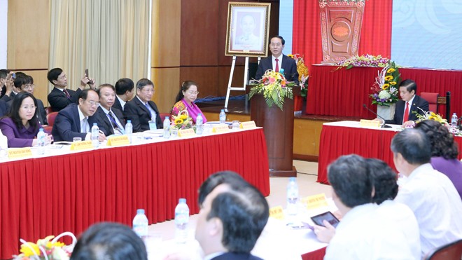 Khắc phục hành chính hóa trong hoạt động công đoàn Chủ tịch nước Trần Đại Quang phát biểu tại buổi làm việc với Tổng Liên đoàn Lao động Việt Nam. Ảnh: TTXVN