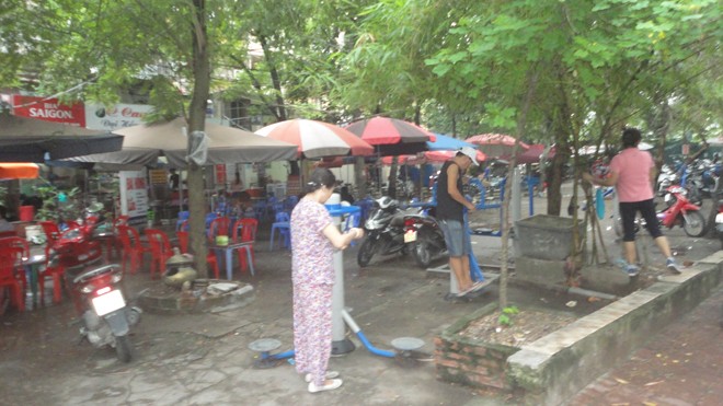 Sân chơi thành nơi bán hàng Sân chơi thành nơi bán hàng