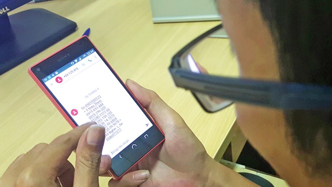 Người tiêu dùng bị 'móc túi' 230 tỷ đồng: Có thể khiếu nại đòi tiền Một thuê bao MobiFone nhận được tin nhắn báo 1 loạt dịch vụ chưa hề đăng ký. Ảnh: Như Ý