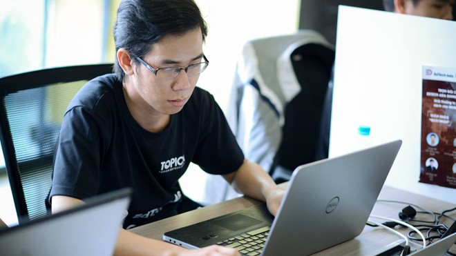 Sáng tạo độc đáo phục vụ học tập Hoàng Hồ Nam luôn coi máy tính là người bạn thân thiết của mình.