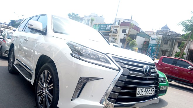 Đấu giá số điện thoại, biển số xe đẹp: Nên sung quỹ công ích Nhiều ý kiến cho rằng tiền thu được từ đấu giá biển số xe đẹp nên dùng làm từ thiện (ảnh minh họa)