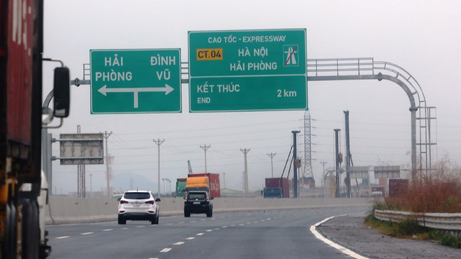 Lãnh đạo Bộ GTVT nói về cao tốc Bắc - Nam: Chúng tôi đề nghị chỉ định thầu Trước lo ngại về lợi ích nhóm, lãnh đạo Bộ GTVT cho rằng, đấu thầu chọn nhà đầu tư cao tốc sẽ minh bạch, công khai (ảnh chụp cao tốc Hà Nội – Hải Phòng). Ảnh: Như Ý