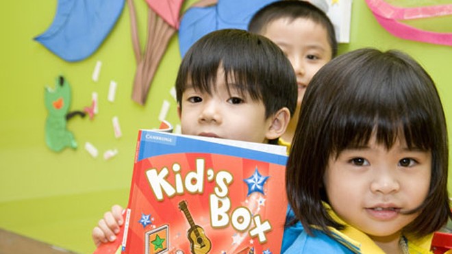 Học tiếng Anh từ lớp 1: Mỗi trường một kiểu, phụ huynh hoang mang Nhiều trường triển khai dạy học tiếng Anh ngay từ lớp 1