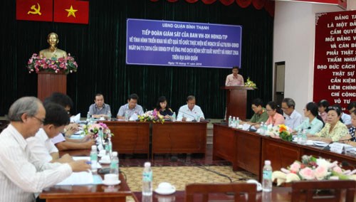 Giám sát Zika tại quận có nhiều ca mắc nhất TPHCM Kiểm tra công tác ngăn ngừa dịch bệnh do vi rút Zika tại quận Bình Thạnh. ẢNh: Hà Nội mới