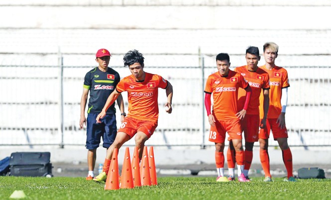 Công Phượng chưa có cơ hội ở AFF Cup Công Phượng vẫn cần thời gian để khẳng định mình ở cấp độ ĐTQG. Ảnh :VSI