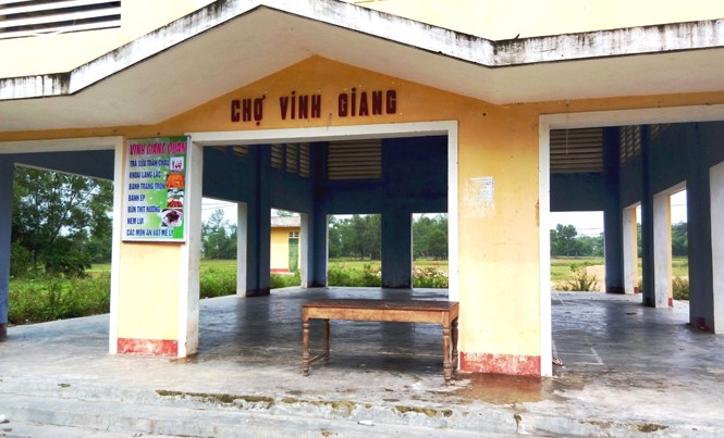 Dân xã nghèo bãi ngang 'chê' chợ tiền tỷ Chợ mới Vinh Giang xây theo chương trình xã nghèo bãi ngang bị bỏ hoang nhiều năm nay