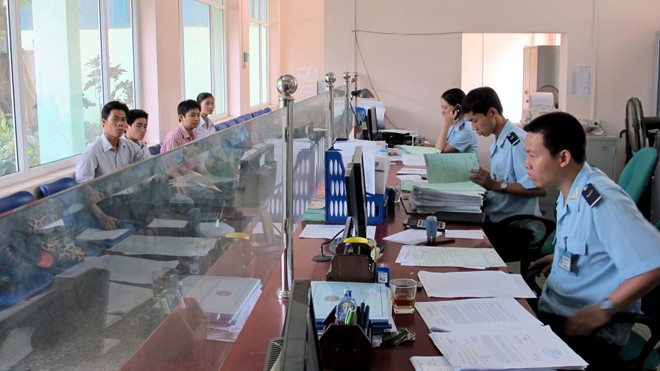Các thủ tục vặt tiếp tục hành doanh nghiệp Bộ Tài chính hứa sẽ tiếp tục cải cách thủ tục thuế, hải quan để tạo thuận lợi cho doanh nghiệp. Ảnh: HQ