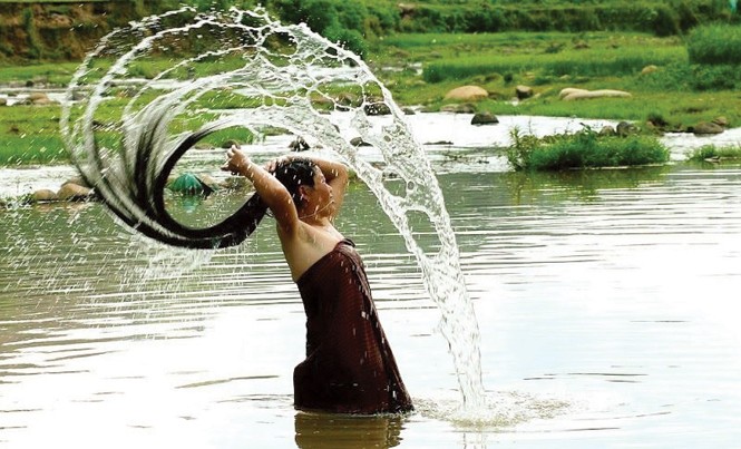 Phượt trên dòng sông ánh sáng Phụ nữ Thái và vũ điệu của tóc.