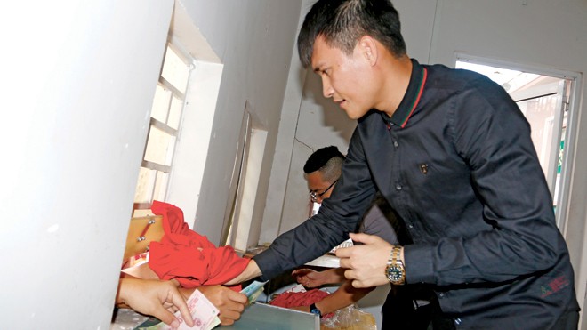 Công Vinh từ cầu thủ đến nhà quản lý Công Vinh trực tiếp bán vé