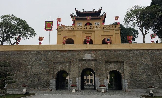 Hết Văn Miếu, Hoàng Thành lại gây ồn ào vì quét vôi Đoan Môn sau khi được bảo quản, quét vôi màu vàng. Ảnh: T.Toan