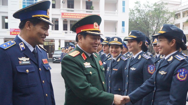 Trang bị đủ lực lượng, phương tiện cho Cảnh sát biển Đại tướng Ngô Xuân Lịch tới thăm, chúc Tết tại Bộ Tư lệnh CSB, sáng 21/1. Ảnh: Nguyễn Minh