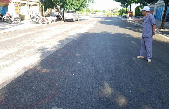 Dân phản đối đường vừa thảm đã bị cày xới Người dân phản đối việc hạ ngầm vì lo ngại vừa mất an toàn vừa làm hỏng đường.