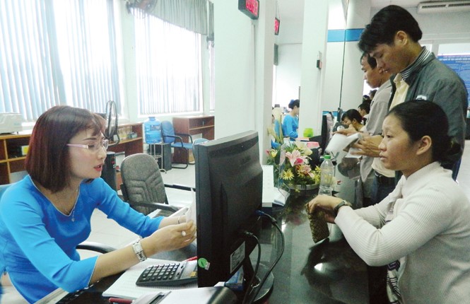 Bán vé tàu Tết từ 15/10 Hành khách mua vé tàu Tết tại Ga Sài Gòn.