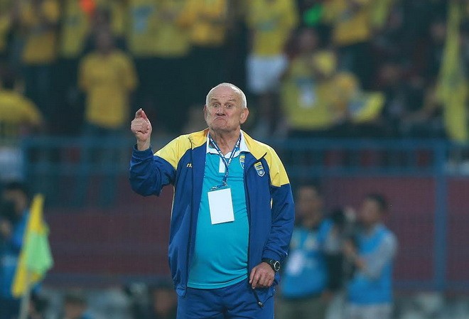 V.League: Đòn đánh hội đồng HLV Ljupko Petrovic. Ảnh: Thể thao văn hóa