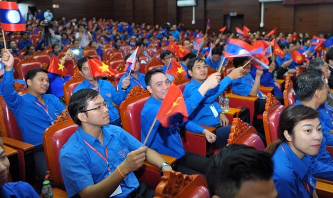 Khai mạc 'Theo dấu chân Lãnh tụ Việt Nam – Lào 2017' Khai mạc 'Theo dấu chân Lãnh tụ Việt Nam – Lào 2017'
